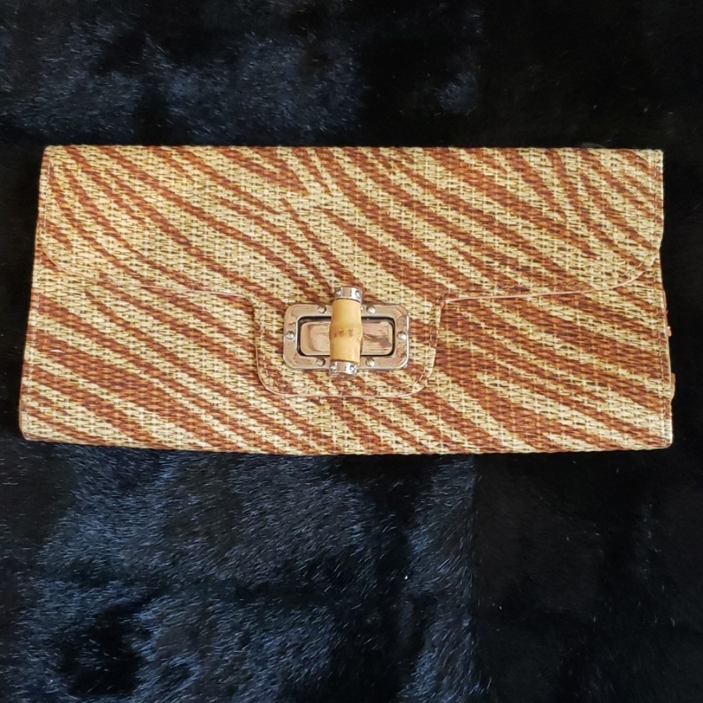 Bamboo and Straw Cluth